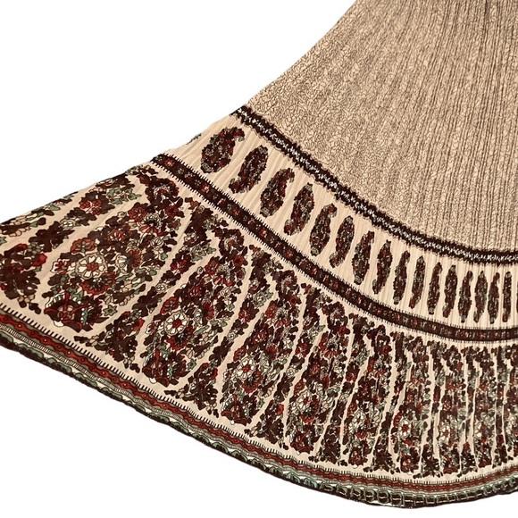 ANDI + JAMES Women's Medium A-Line Skirt Pleated Beige
Geometric Paisley Hem NWT - Picture 3 of 12